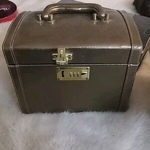 Dillards Bentony Mini /Jewelry / Make Up UNLOCKED Trunk/case W Mirror